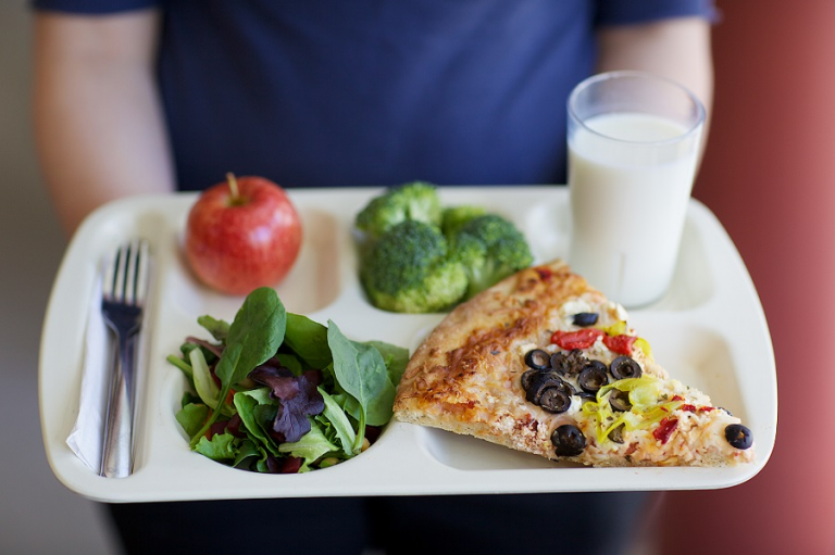 Intro Lunch Tray with Veggie Pizza